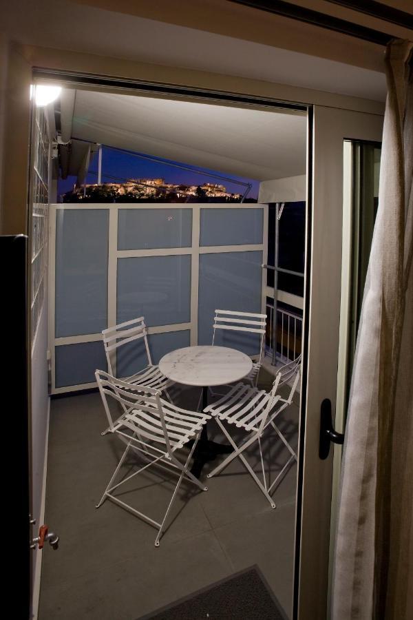 Synathens & * Athens